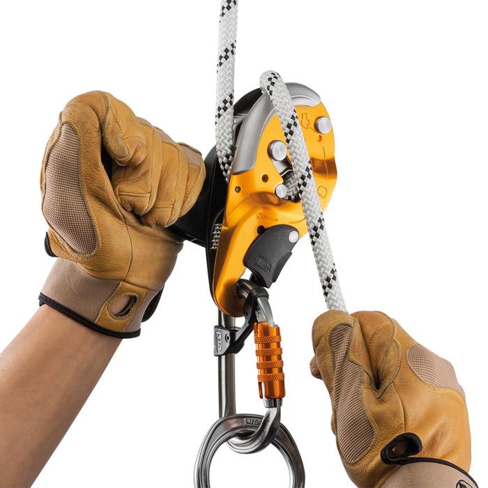 Petzl I'D S Self-Breaking Descender With Anti-Panic Function Size Small